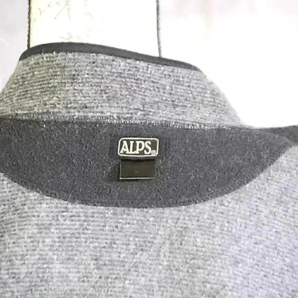 Alps heathered black/grey women's vest w/contrasting trim on neck and arms Med. - Picture 6 of 7